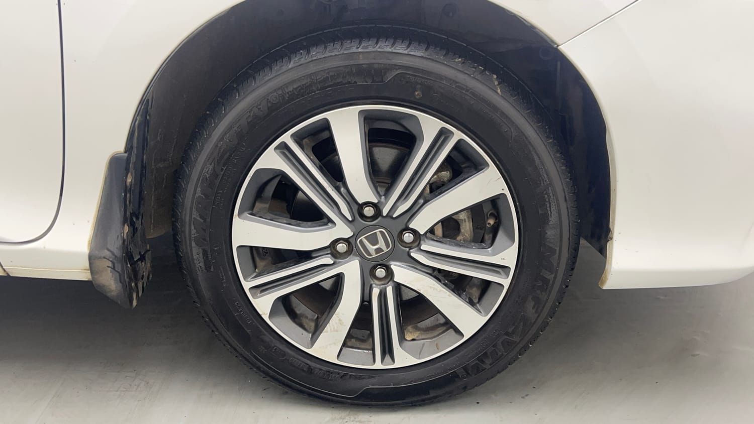 Used 2023 Honda City 4th Generation V Petrol Petrol Manual tyres RIGHT FRONT TYRE RIM VIEW