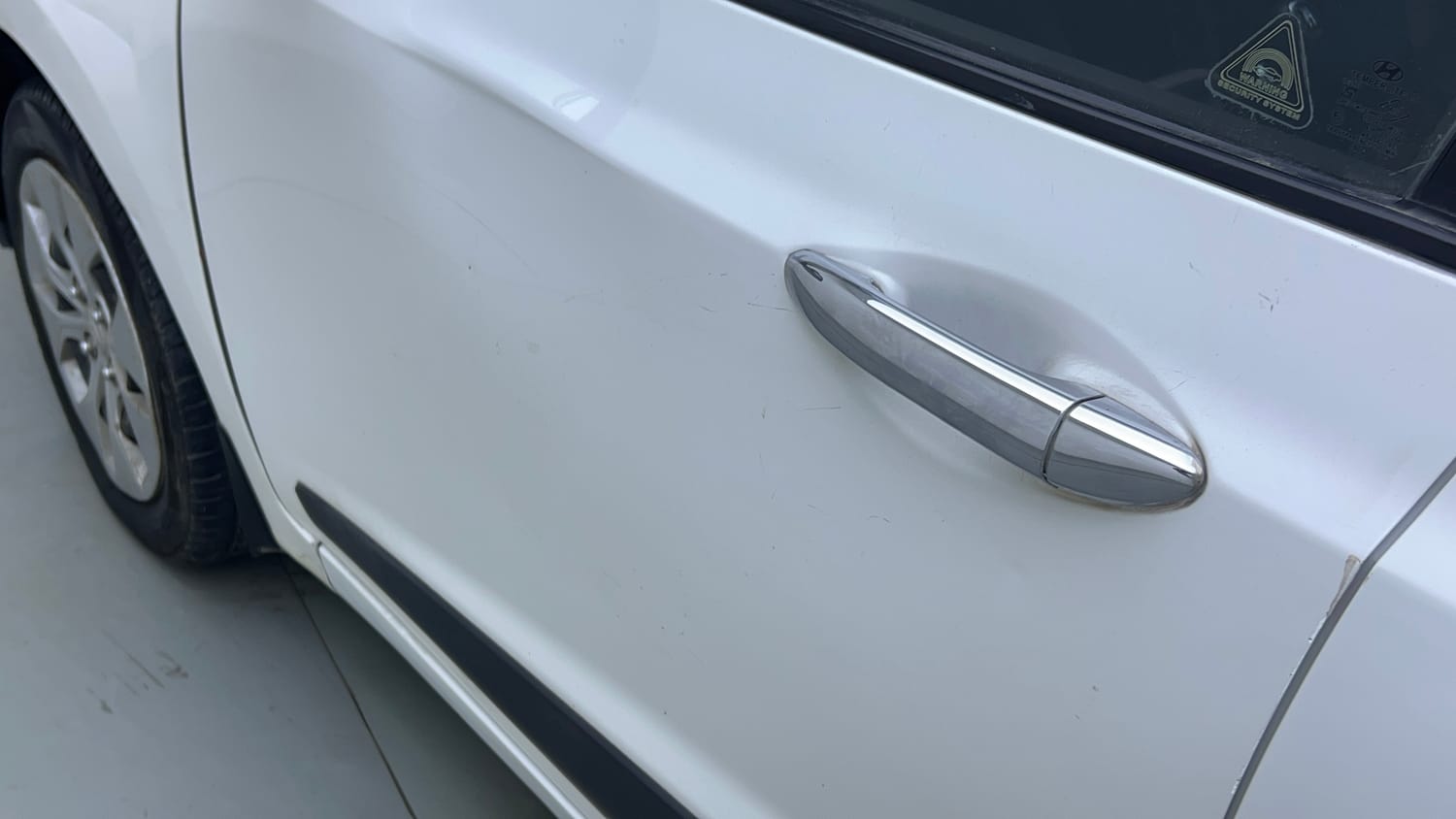 Used 2014 Hyundai Xcent S 1.2 Petrol Manual dents MINOR SCRATCH