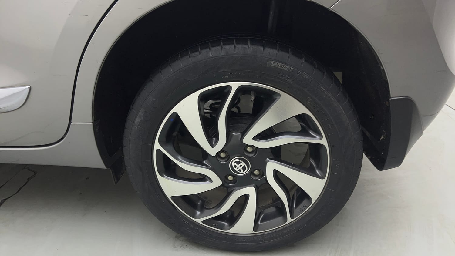 Used 2019 Toyota Glanza G CVT Petrol Automatic tyres LEFT REAR TYRE RIM VIEW