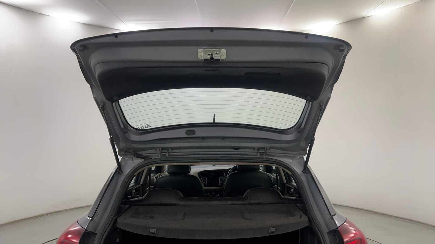 Used 2019 Hyundai Elite i20 Sportz Plus 1.2 Petrol Manual interior DICKY DOOR OPEN VIEW