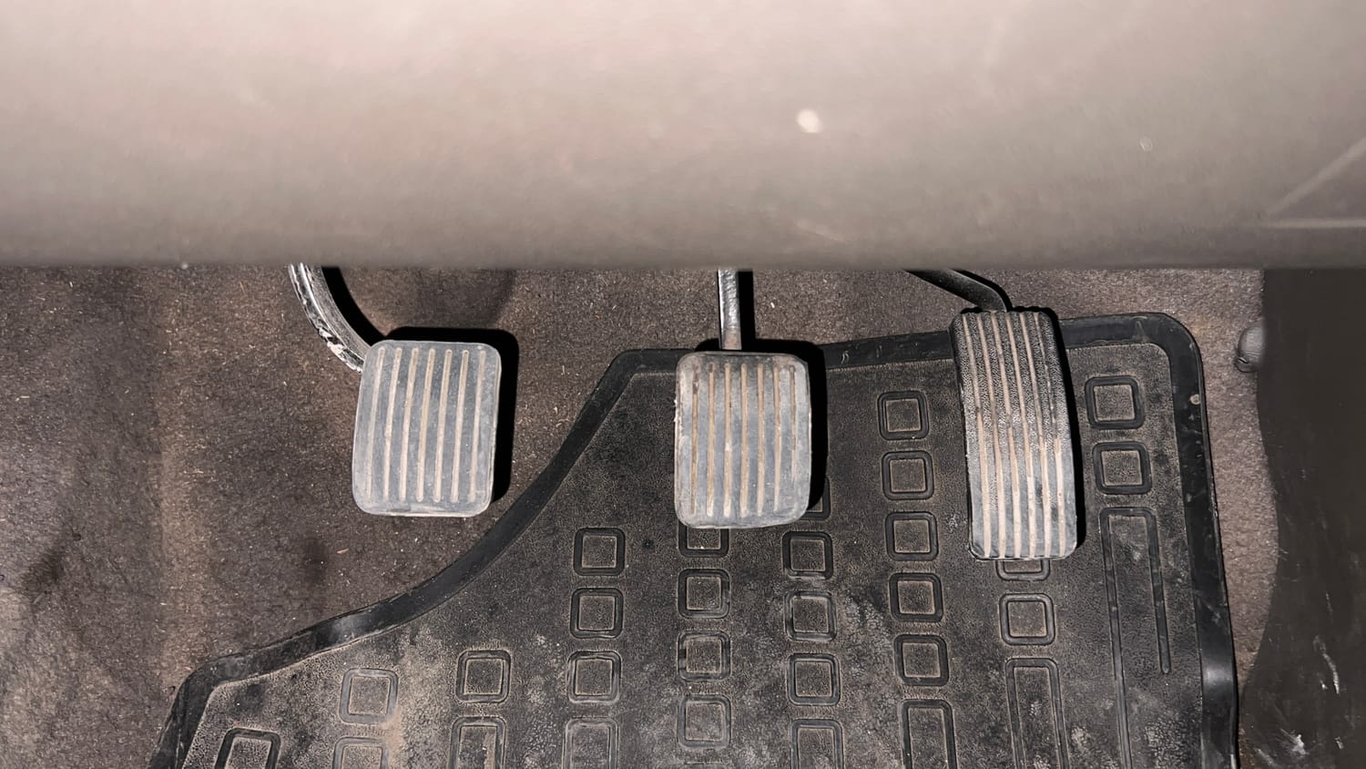 Used 2014 Hyundai i10 Sportz 1.1 iRDE2 Petrol Manual interior PEDALS VIEW