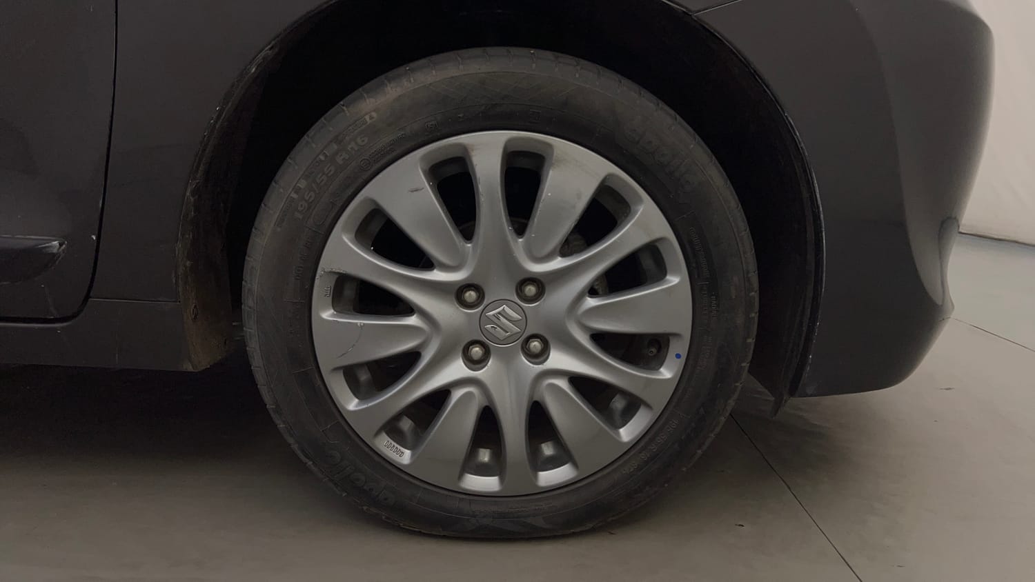 Used 2016 Maruti Suzuki Baleno Zeta 1.2 AT Petrol Automatic tyres RIGHT FRONT TYRE RIM VIEW