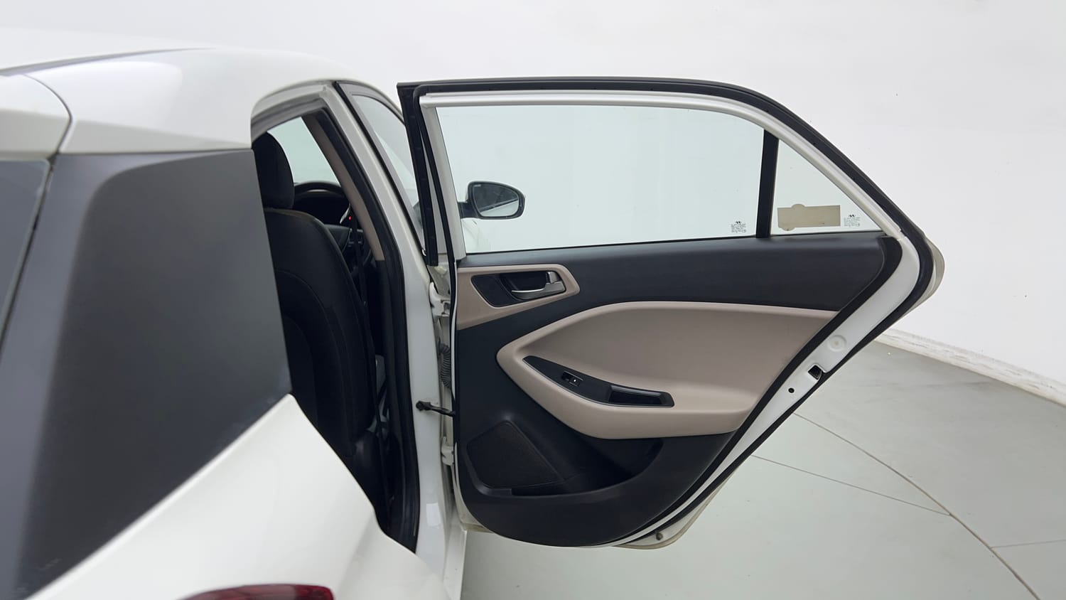 Used 2015 Hyundai Elite i20 Sportz 1.2 Petrol Manual interior RIGHT REAR DOOR OPEN VIEW