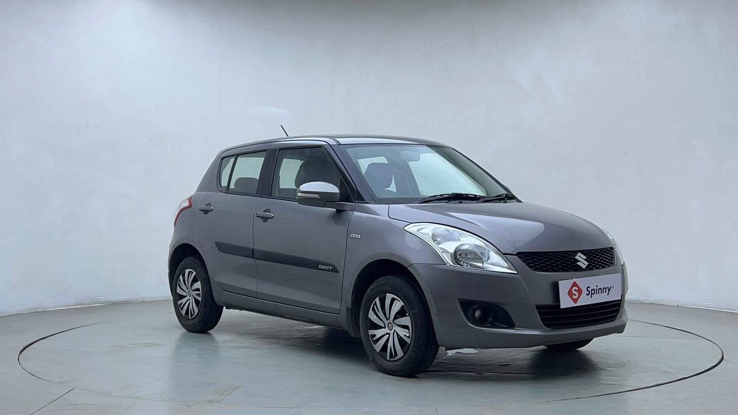 Used 2014 Maruti Suzuki Swift VDi Diesel Manual exterior RIGHT FRONT CORNER VIEW