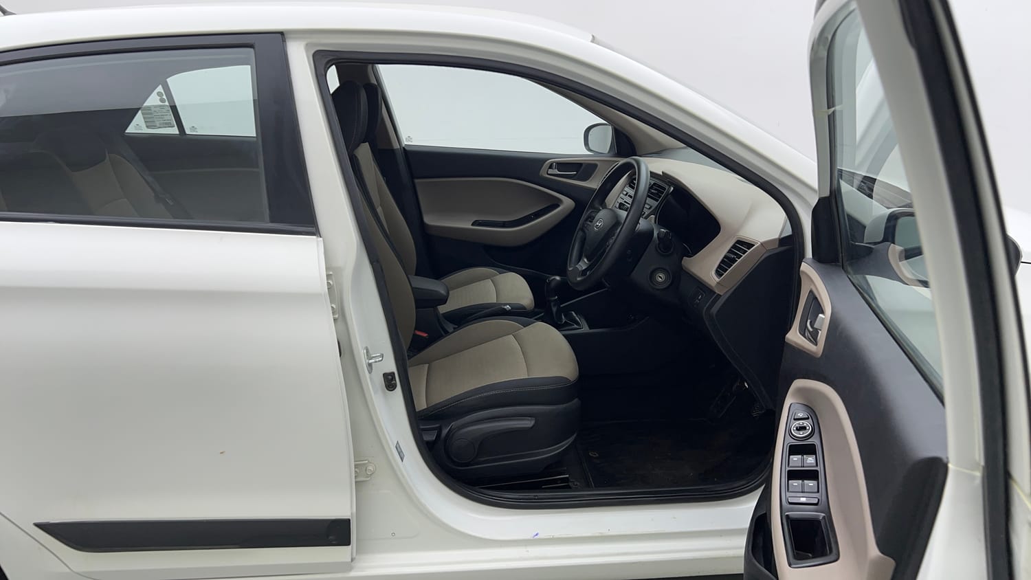 Used 2015 Hyundai Elite i20 Sportz 1.2 Petrol Manual interior RIGHT SIDE FRONT DOOR CABIN VIEW