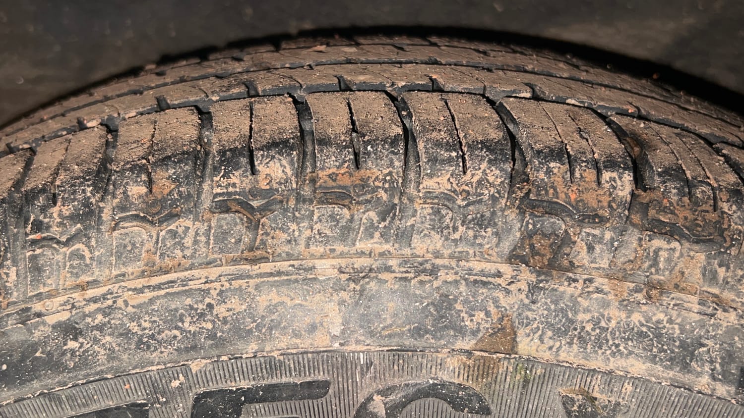 Used 2016 Hyundai i10 Magna 1.1 iRDE2 Petrol Manual tyres RIGHT REAR TYRE TREAD VIEW
