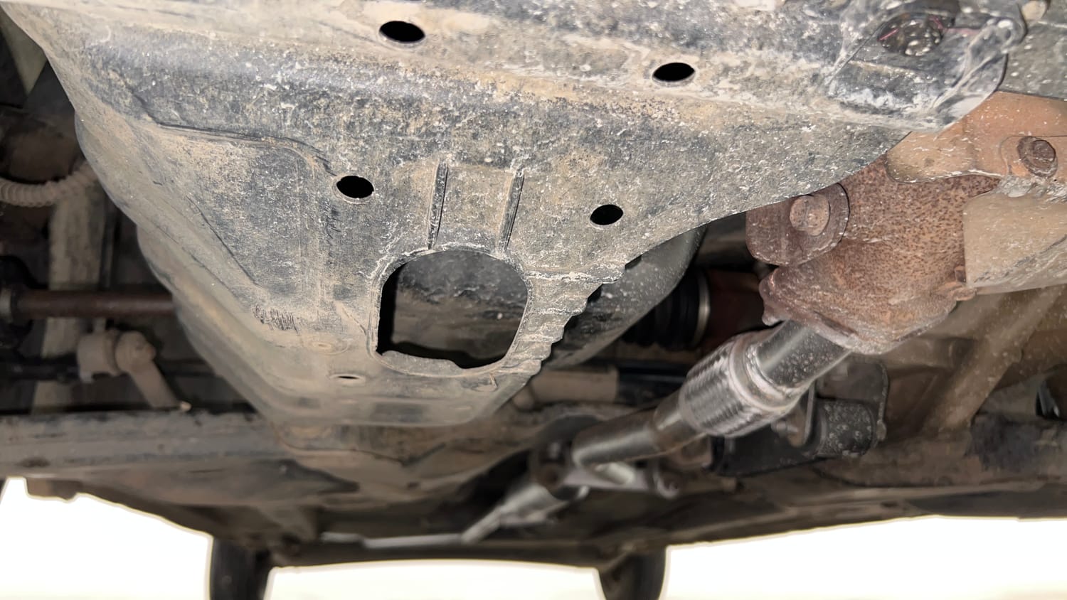 Used 2014 Hyundai i10 Sportz 1.1 iRDE2 Petrol Manual extra FRONT LEFT UNDERBODY VIEW