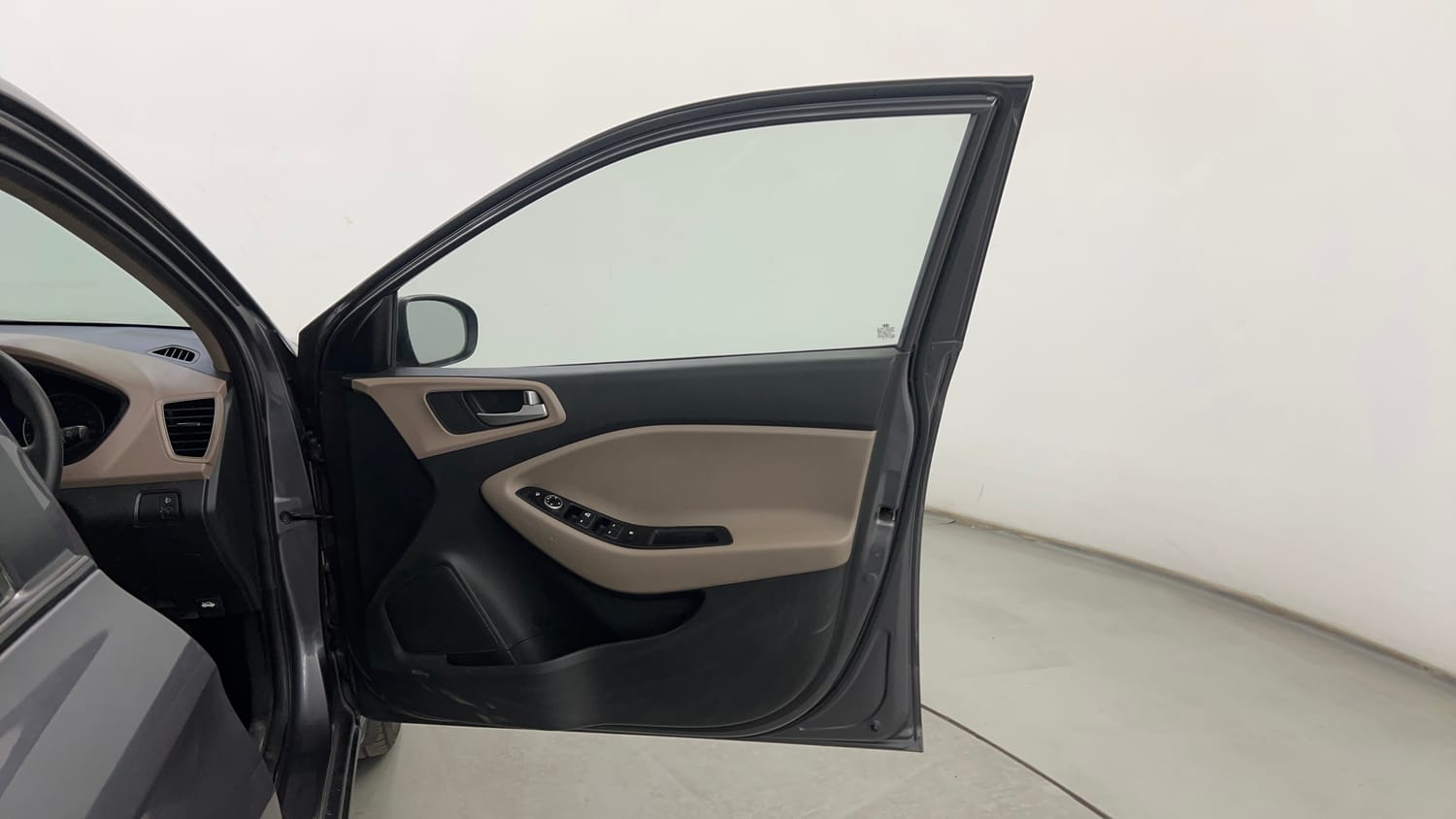 Used 2019 Hyundai Elite i20 Sportz Plus 1.2 Petrol Manual interior RIGHT FRONT DOOR OPEN VIEW