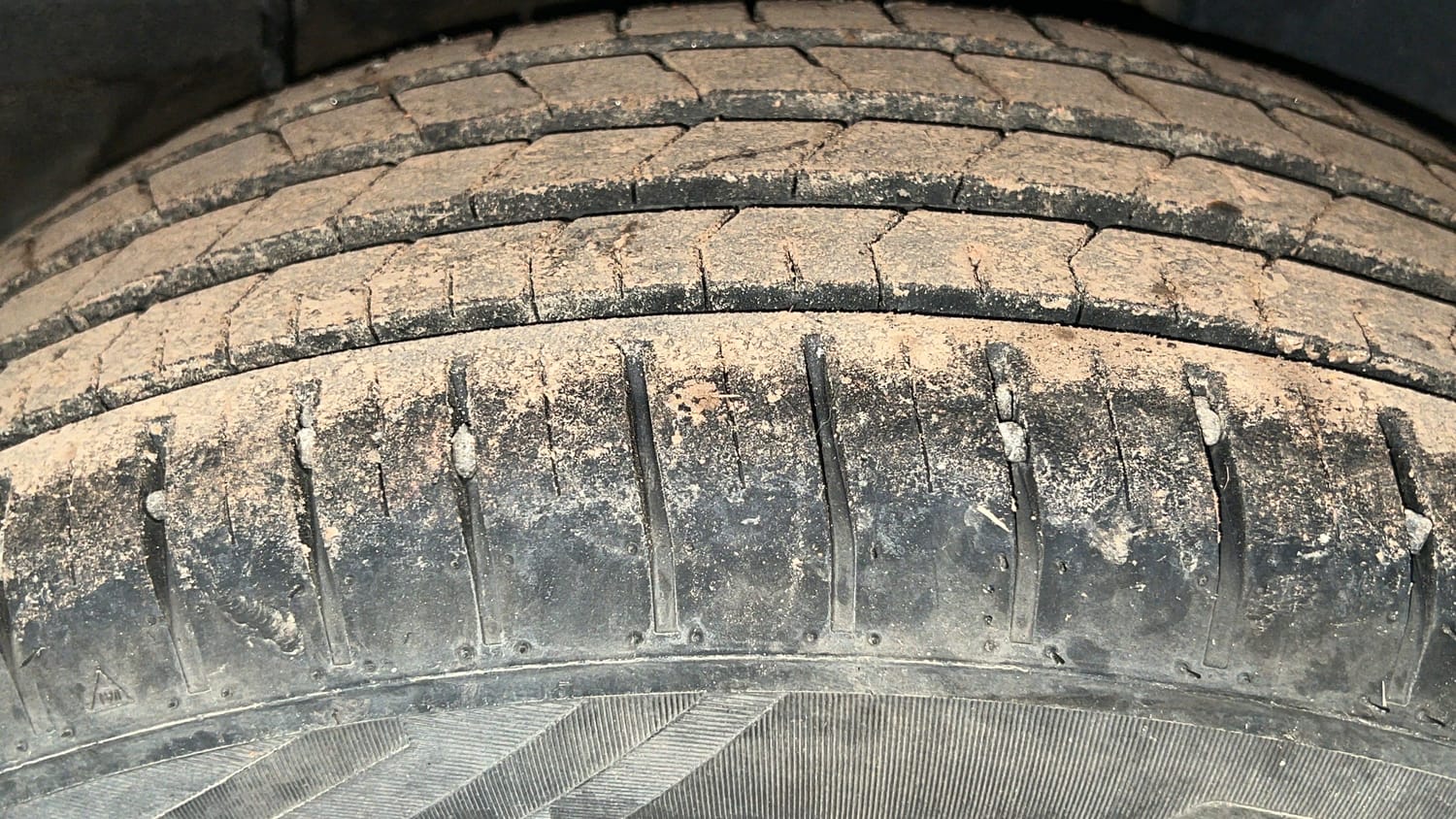 Used 2022 Tata Punch Accomplished Dazzle Pack MT Petrol Manual tyres LEFT REAR TYRE TREAD VIEW