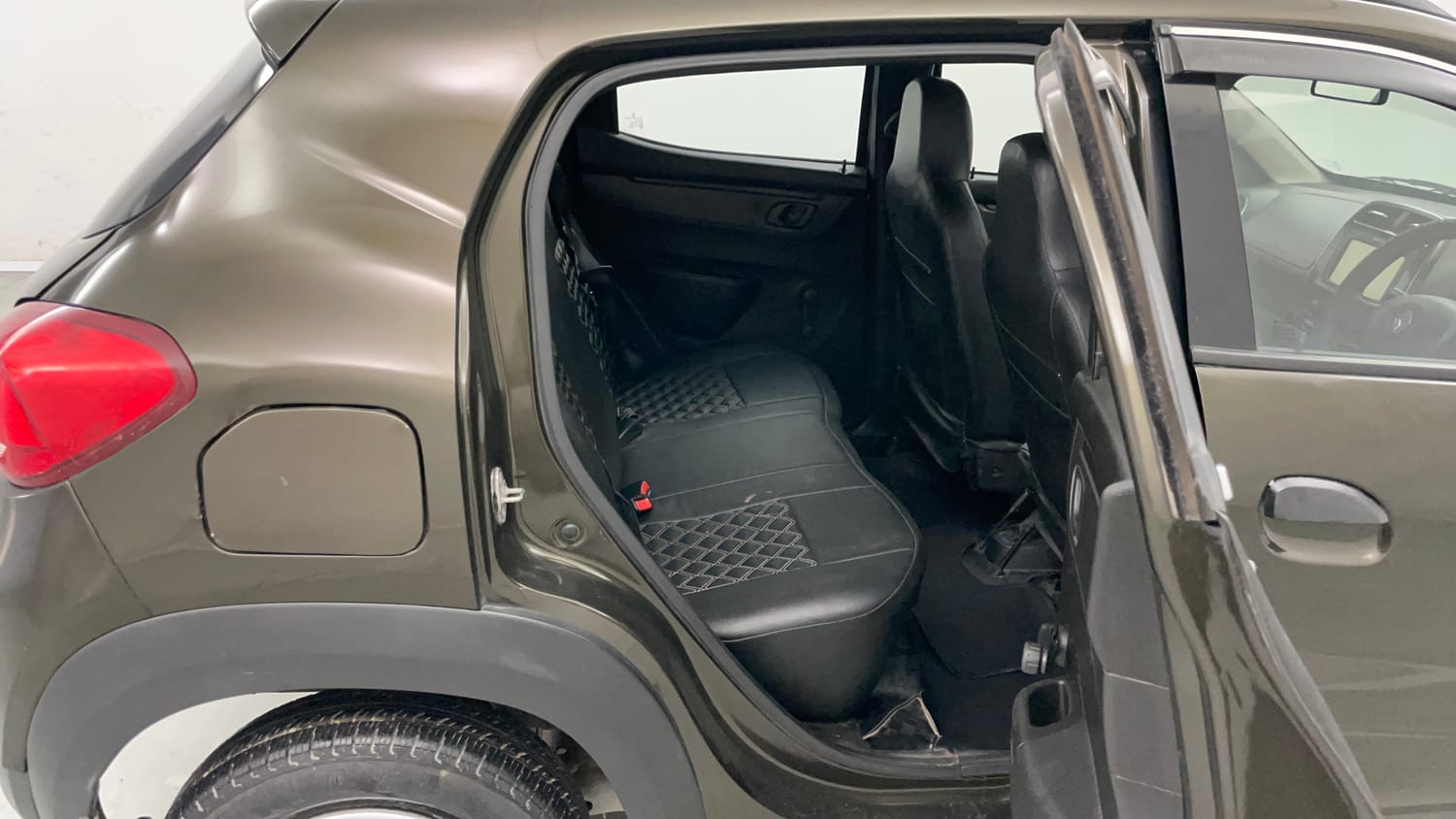Used 2018 Renault Kwid 1.0 RXT Petrol Manual interior RIGHT SIDE REAR DOOR CABIN VIEW