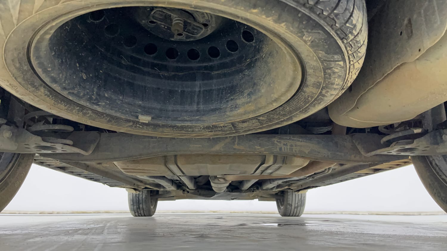 Used 2022 Hyundai Alcazar Platinum (O) 6 STR 2.0 Petrol AT Petrol Automatic extra REAR UNDERBODY VIEW (TAKEN FROM REAR)