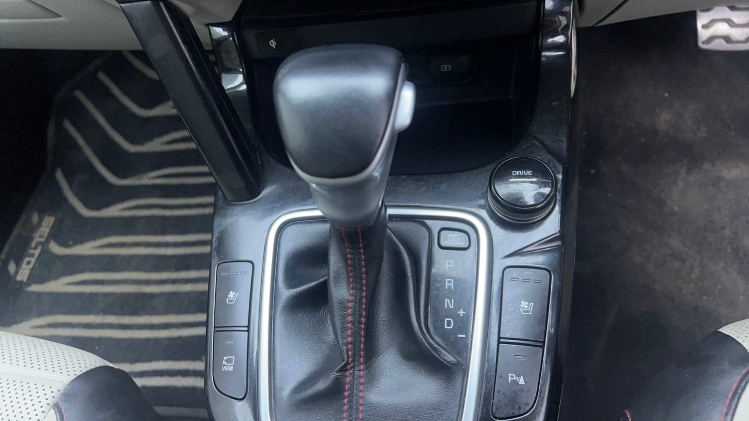 Used 2020 kia Seltos GTX Plus DCT 1.4 Petrol Automatic interior GEAR  KNOB VIEW