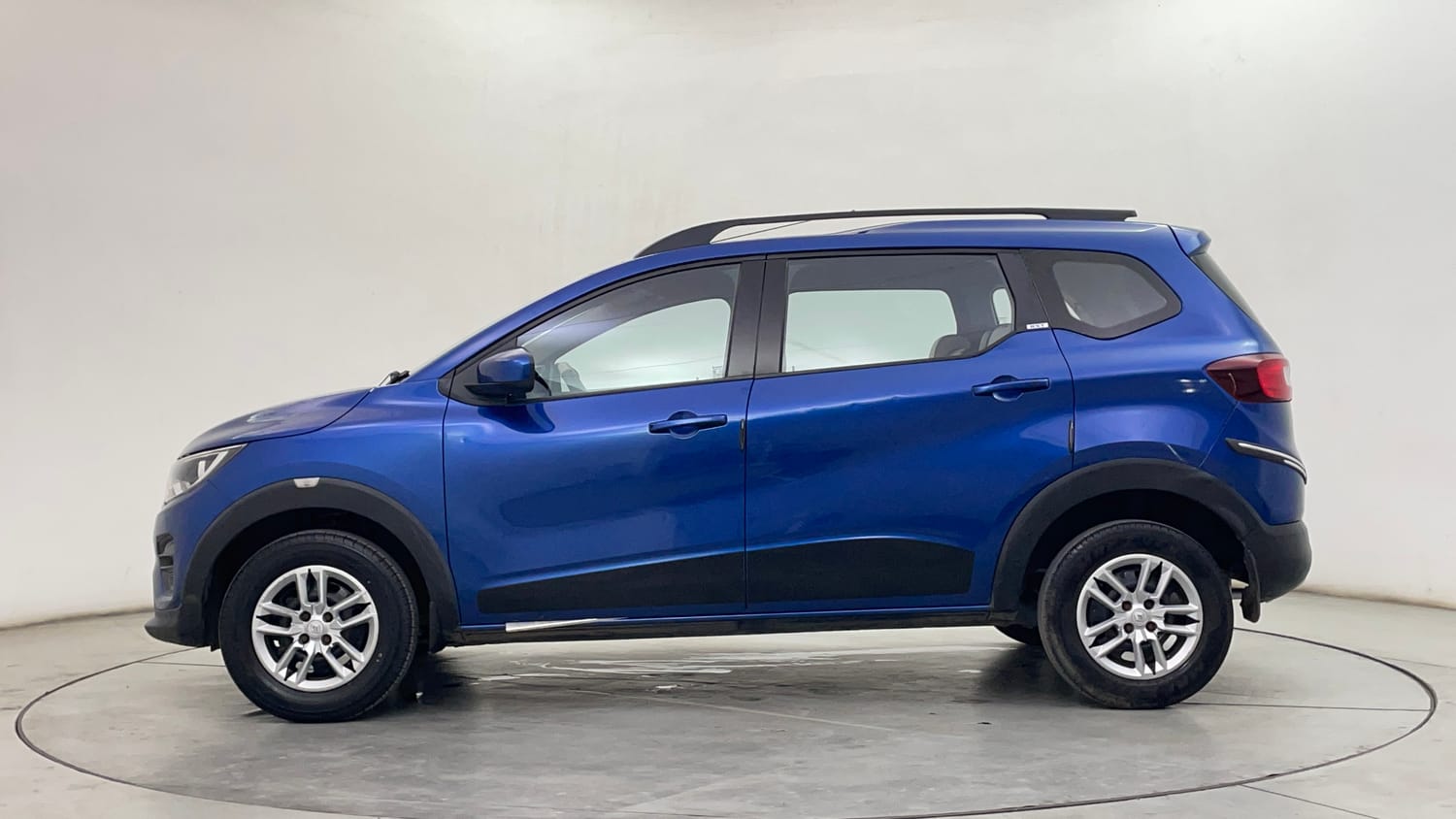 Used 2020 Renault Triber RXT Petrol Manual exterior LEFT SIDE VIEW