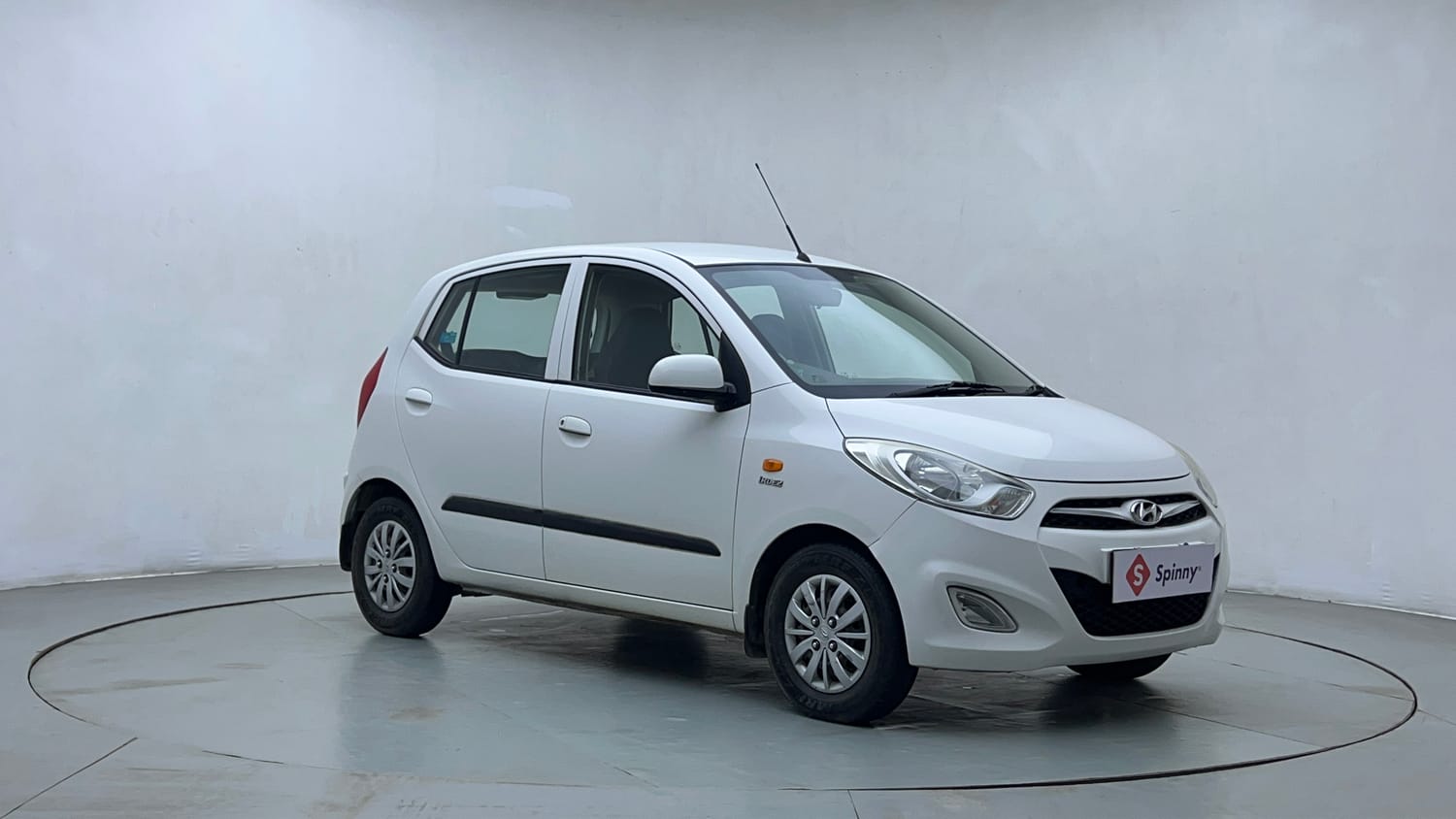 Used 2015 Hyundai i10 Sportz 1.1 iRDE2 Petrol Manual exterior RIGHT FRONT CORNER VIEW