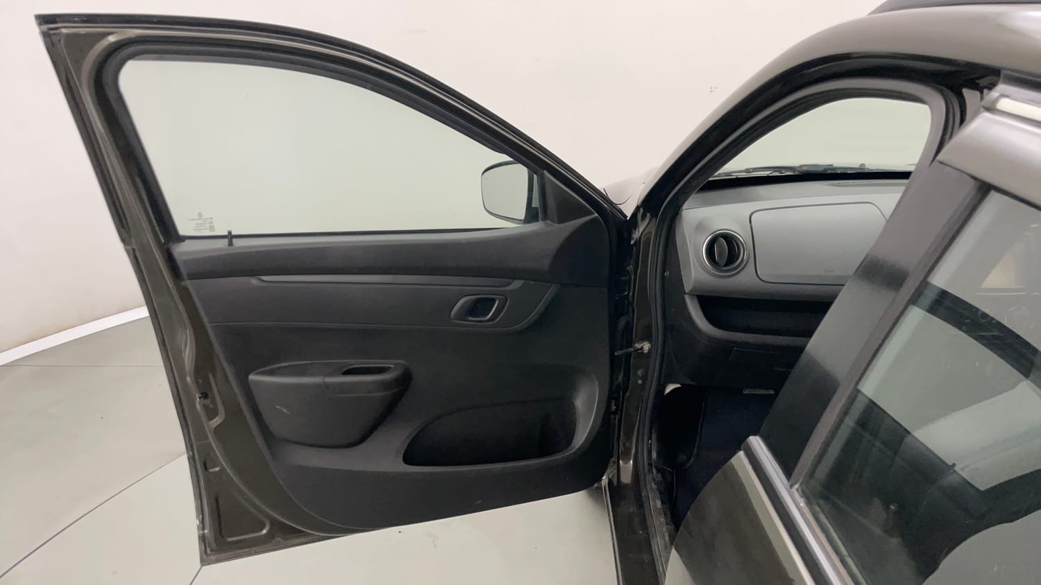 Used 2018 Renault Kwid 1.0 RXT Petrol Manual interior LEFT FRONT DOOR OPEN VIEW