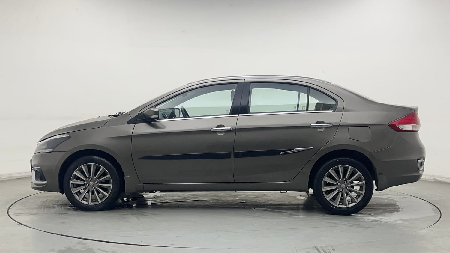 Used 2019 Maruti Suzuki Ciaz Alpha Hybrid 1.5 AT Petrol Automatic exterior LEFT SIDE VIEW