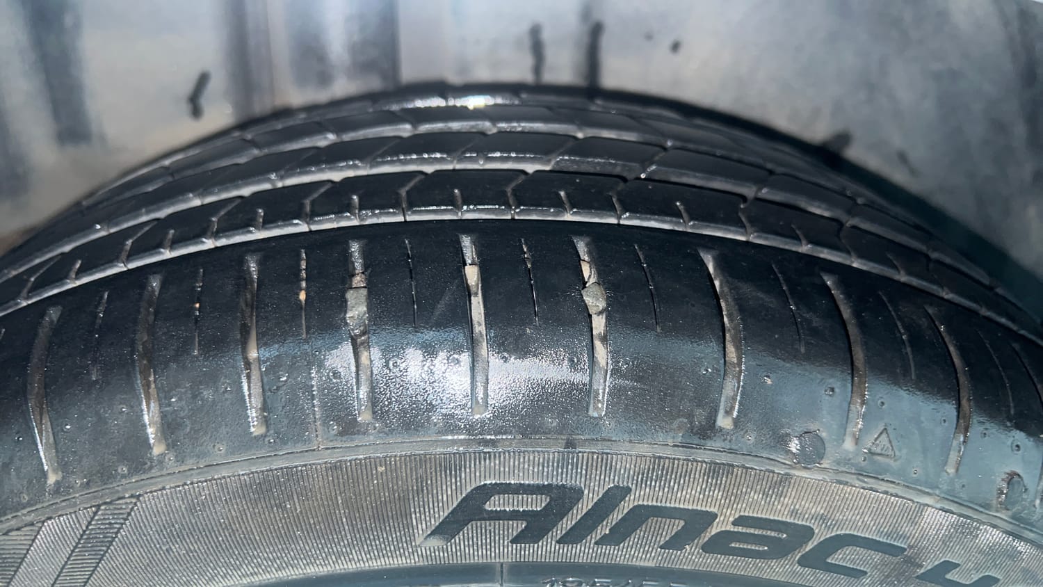 Used 2019 Maruti Suzuki Ciaz Alpha Hybrid 1.5 AT Petrol Automatic tyres RIGHT REAR TYRE TREAD VIEW
