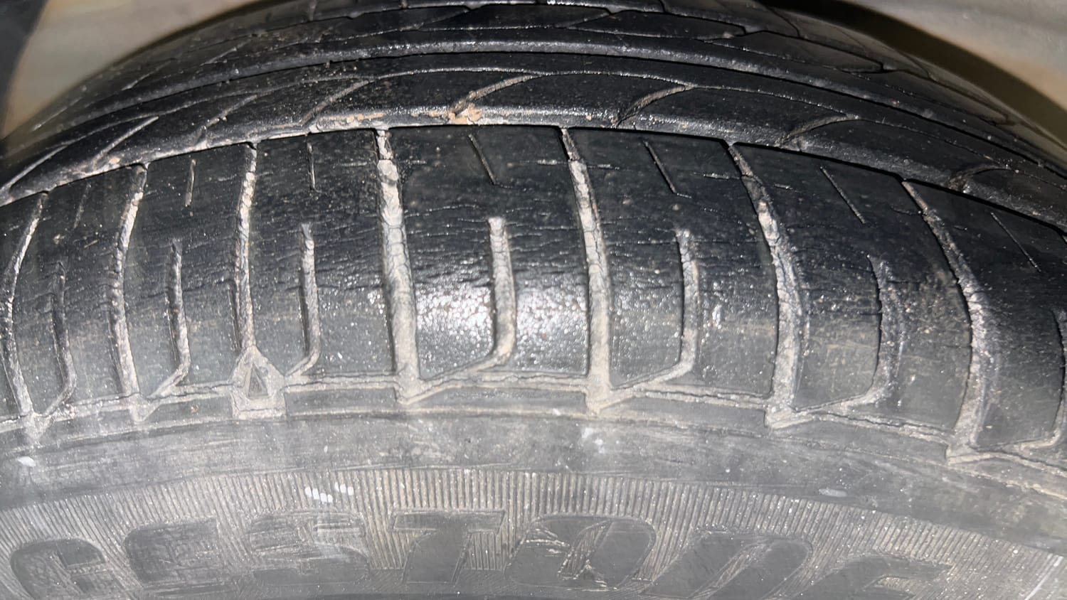 Used 2015 Hyundai Elite i20 Era 1.2 Petrol Manual tyres RIGHT REAR TYRE TREAD VIEW