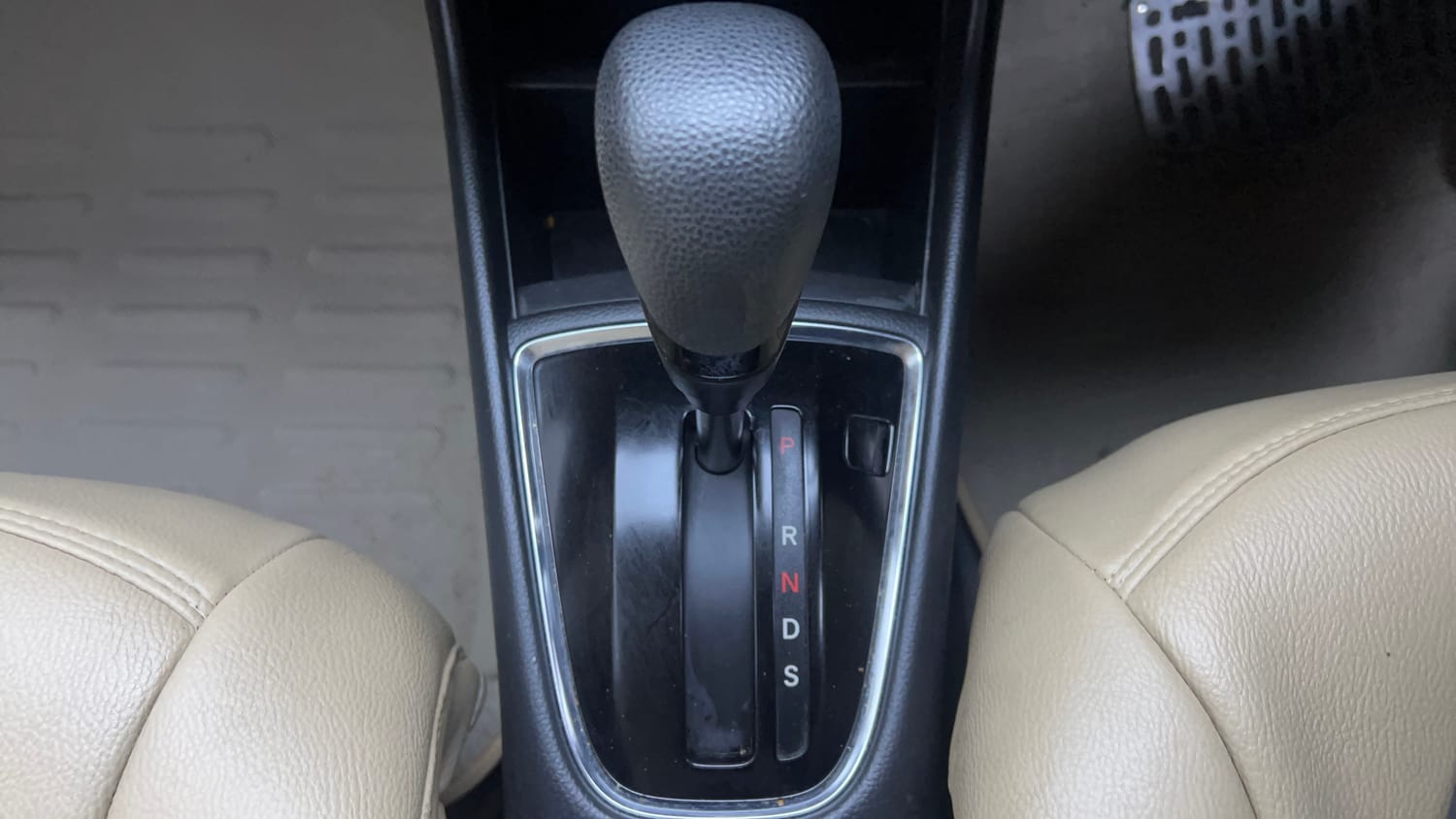 Used 2021 Honda Amaze 1.2 VX CVT Petrol Petrol Automatic interior GEAR  KNOB VIEW