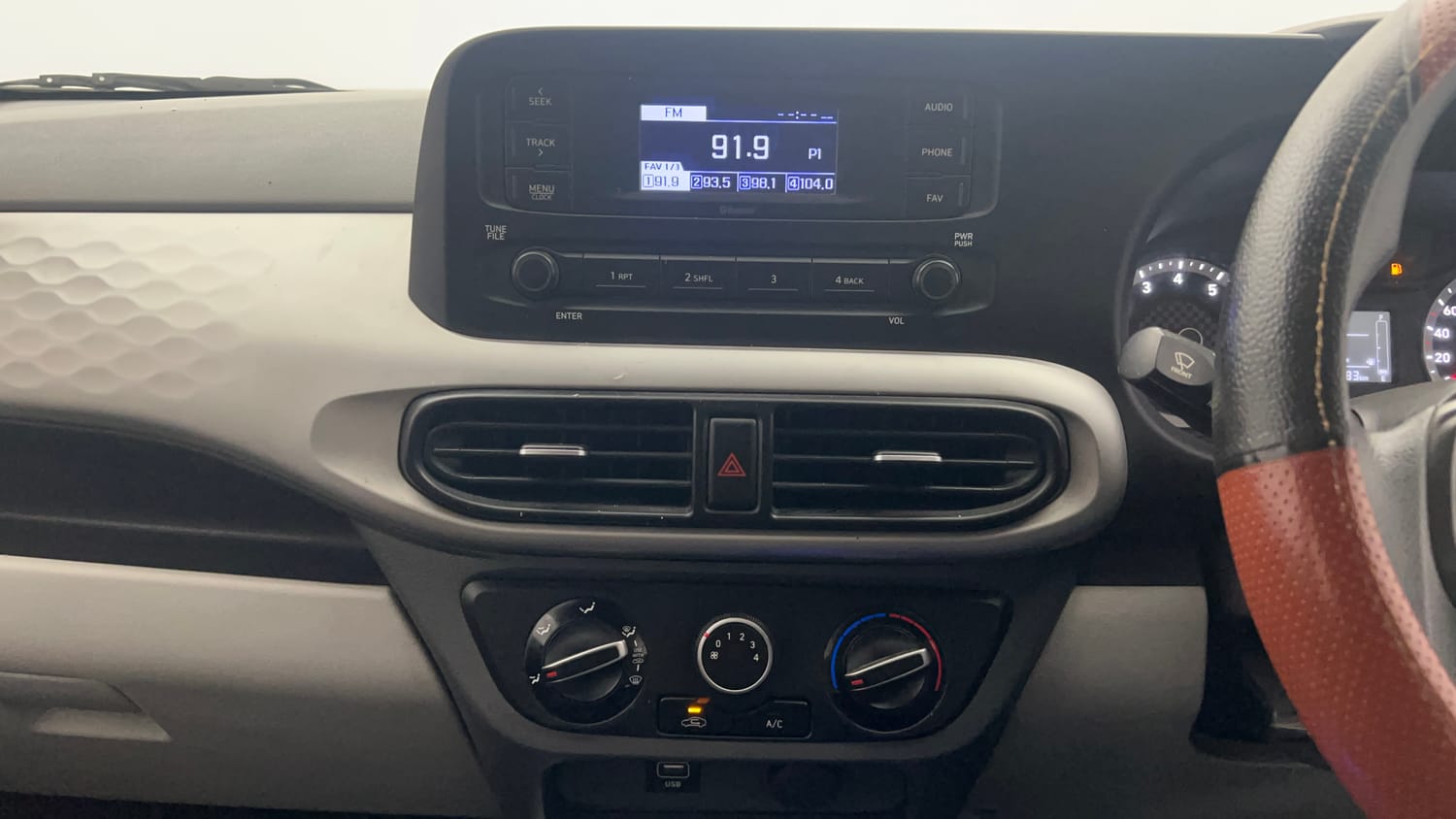 Used 2022 Hyundai Grand i10 Nios Magna AMT 1.2 Kappa VTVT Petrol Automatic interior MUSIC SYSTEM & AC CONTROL VIEW