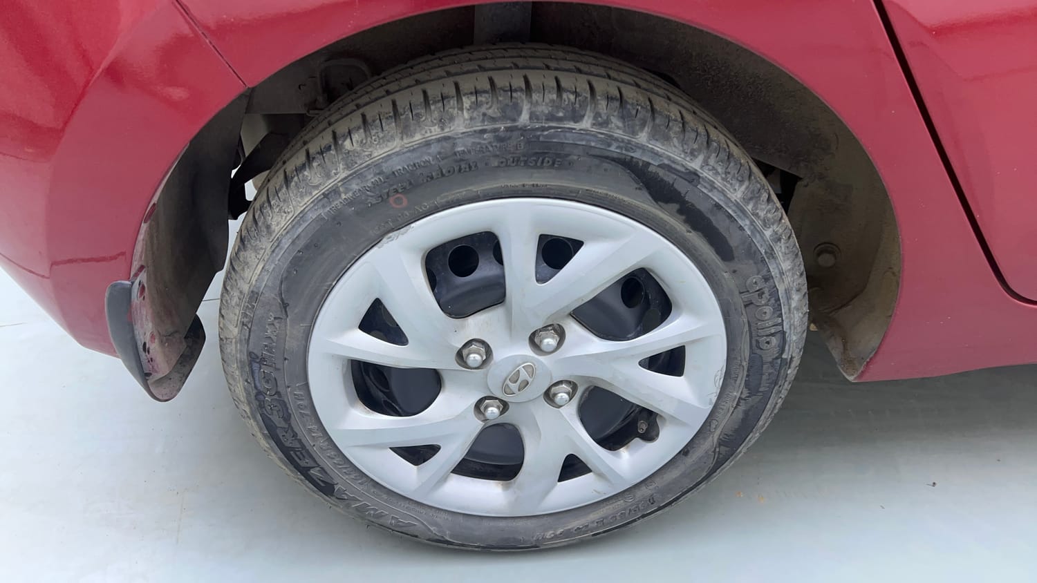 Used 2017 Hyundai Grand i10 Sportz (O) 1.2 Kappa VTVT Petrol Manual tyres RIGHT REAR TYRE RIM VIEW