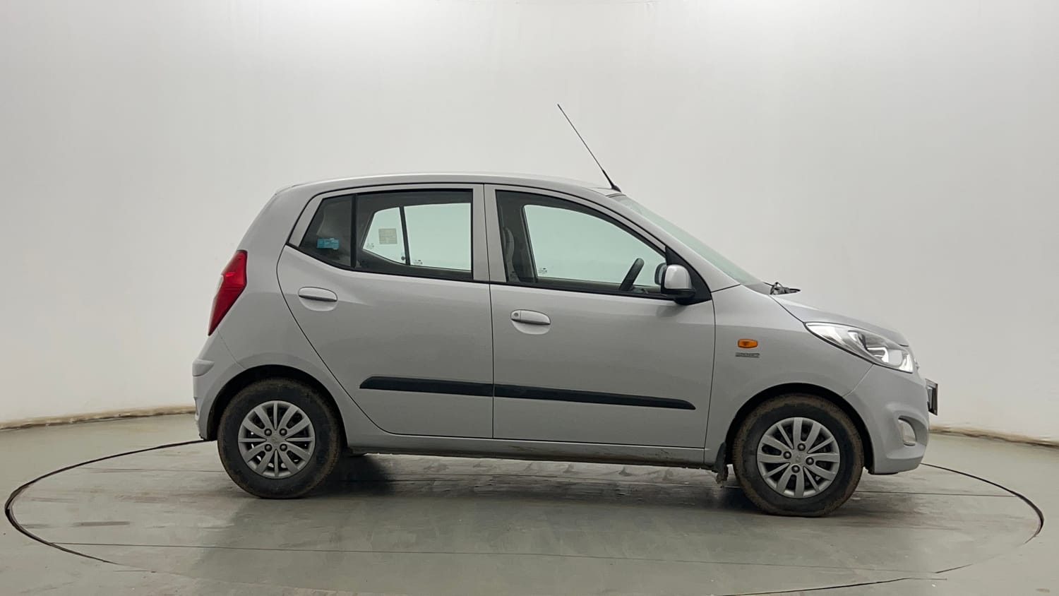 Used 2016 Hyundai i10 Sportz 1.1 iRDE2 Petrol Manual exterior RIGHT SIDE VIEW