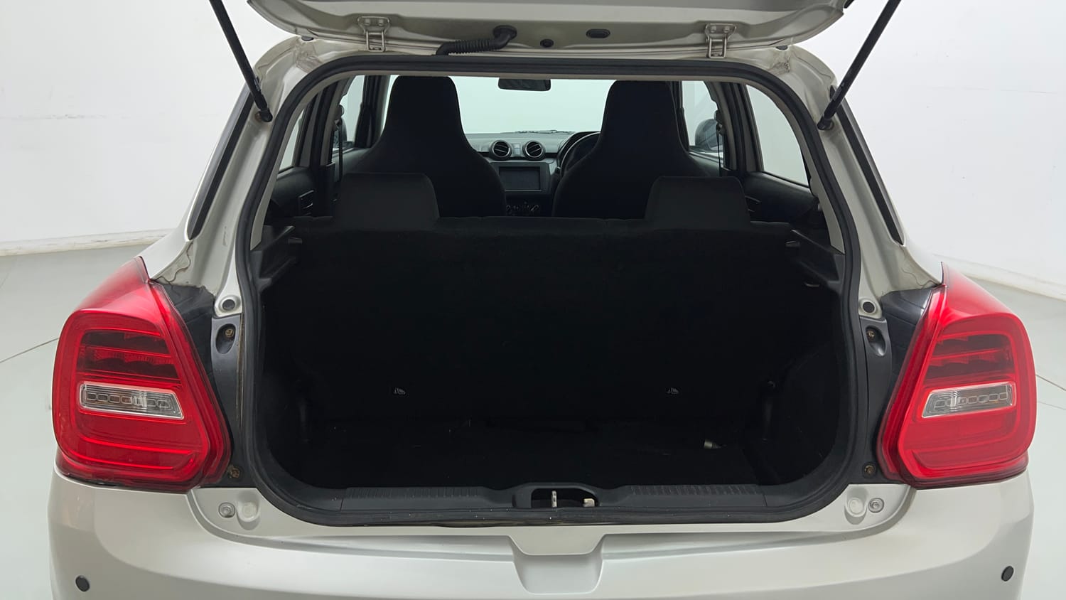 Used 2019 Maruti Suzuki Swift LXi Petrol Manual interior DICKY INSIDE VIEW