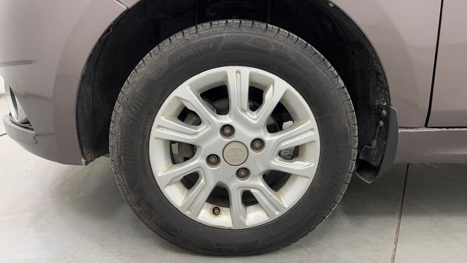 Used 2018 Tata Tiago Revotron XZA Petrol Automatic tyres LEFT FRONT TYRE RIM VIEW