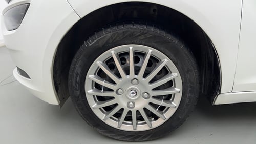 Used 2022 Tata Altroz XT Petrol Petrol Manual tyres LEFT FRONT TYRE RIM VIEW