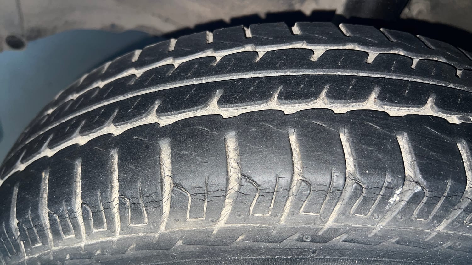 Used 2015 Maruti Suzuki Wagon R LXI Petrol Manual tyres LEFT FRONT TYRE TREAD VIEW