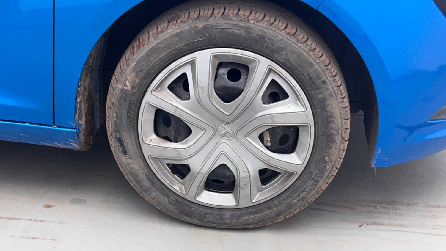 Used 2021 Tata Altroz XM Plus Petrol Petrol Manual tyres RIGHT FRONT TYRE RIM VIEW