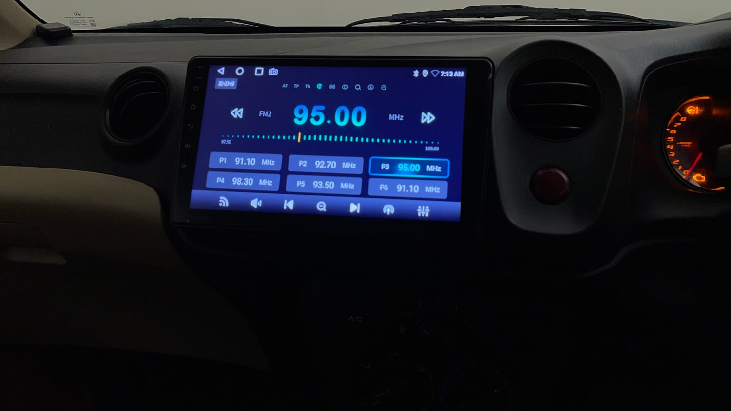 Used 2014 Honda Amaze 1.2 EX i-VTEC Petrol Manual top_features Integrated (in-dash) music system