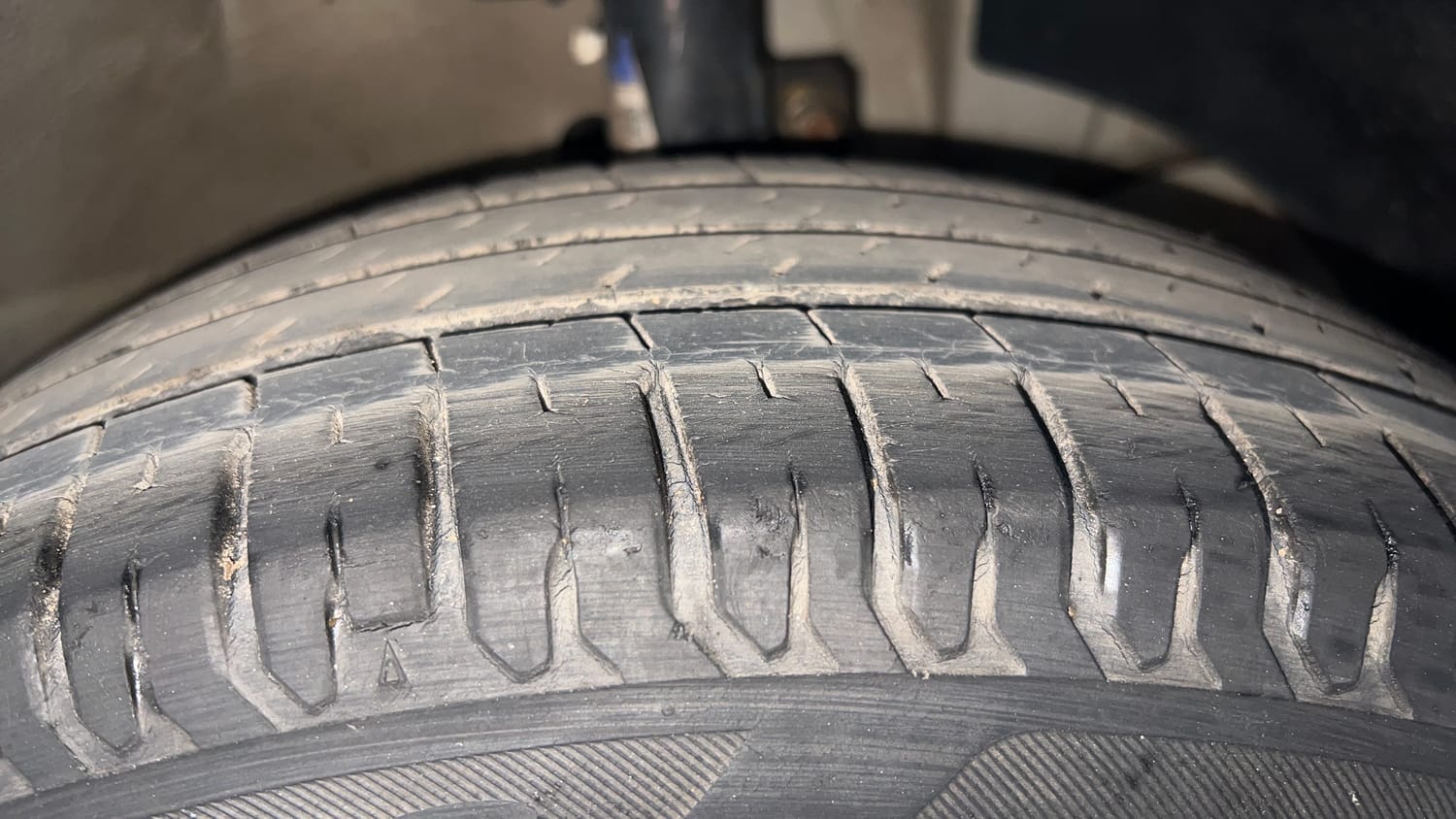 Used 2018 Maruti Suzuki Dzire ZXi Petrol Manual tyres RIGHT FRONT TYRE TREAD VIEW