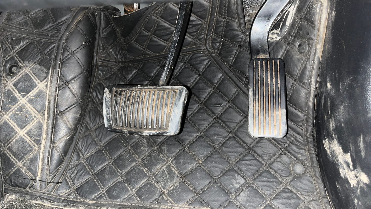 Used 2022 Hyundai Alcazar Platinum (O) 6 STR 2.0 Petrol AT Petrol Automatic interior PEDALS VIEW