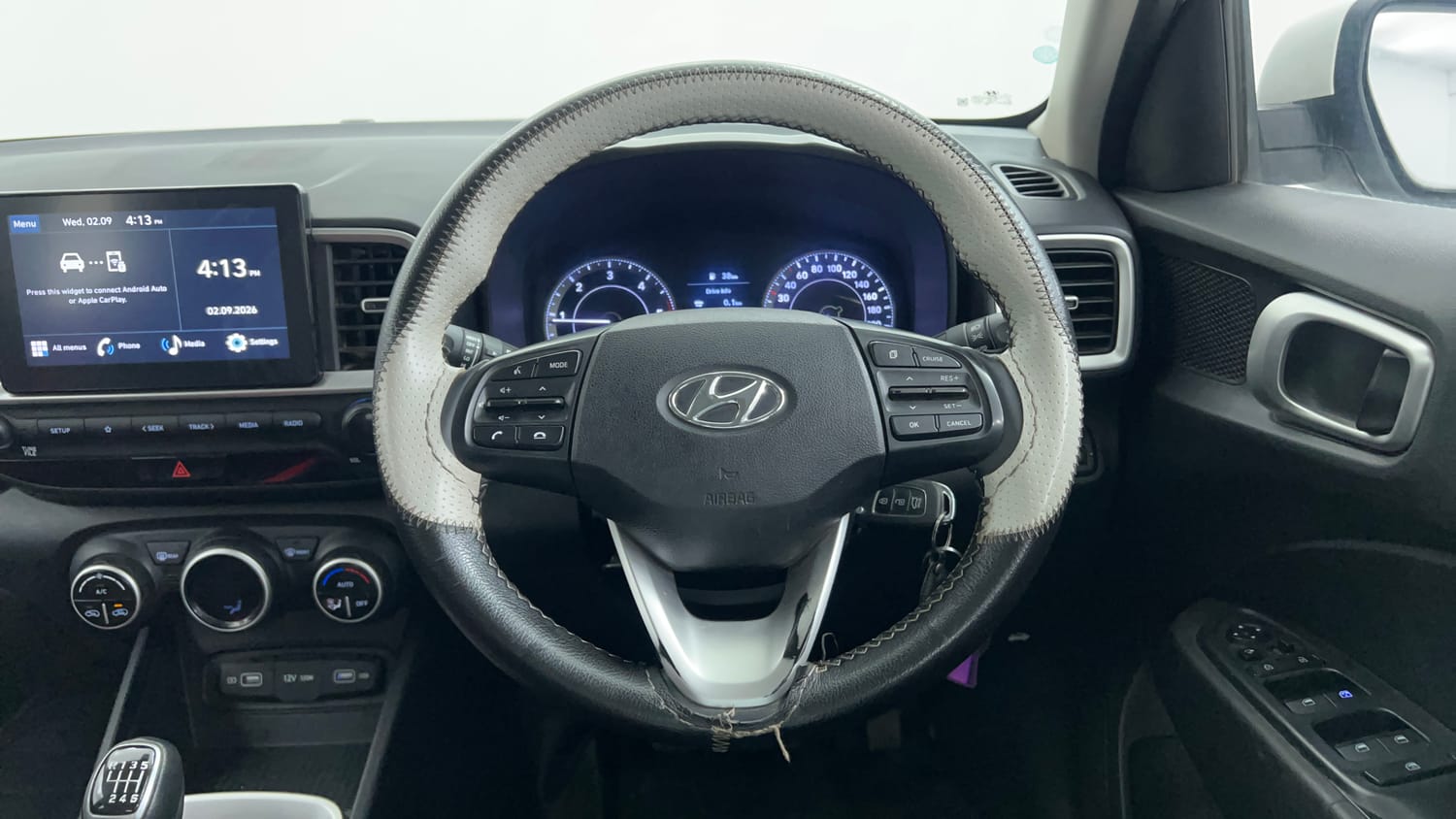 Used 2021 Hyundai Venue SX 1.5 CRDi Diesel Manual interior STEERING VIEW