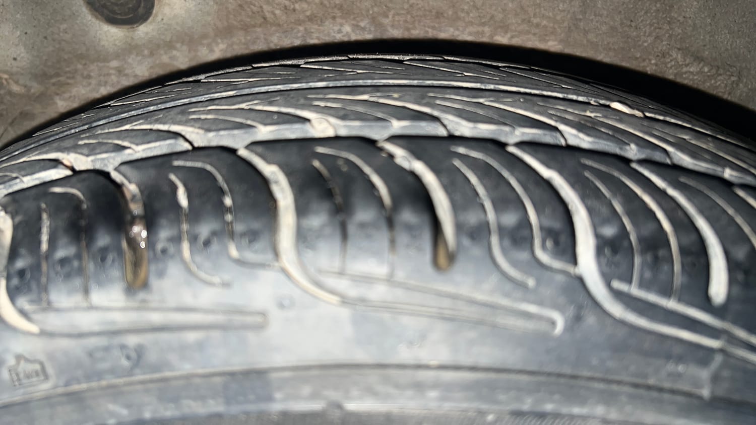 Used 2015 Hyundai i10 Sportz 1.1 iRDE2 Petrol Manual tyres RIGHT REAR TYRE TREAD VIEW