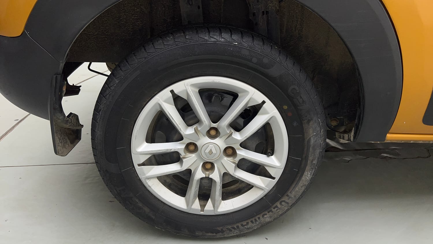 Used 2020 Renault Triber RXT Petrol Manual tyres RIGHT REAR TYRE RIM VIEW