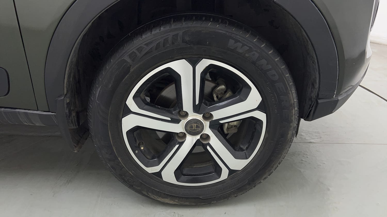 Used 2023 Tata Nexon XM Plus (S) Petrol Manual tyres RIGHT FRONT TYRE RIM VIEW