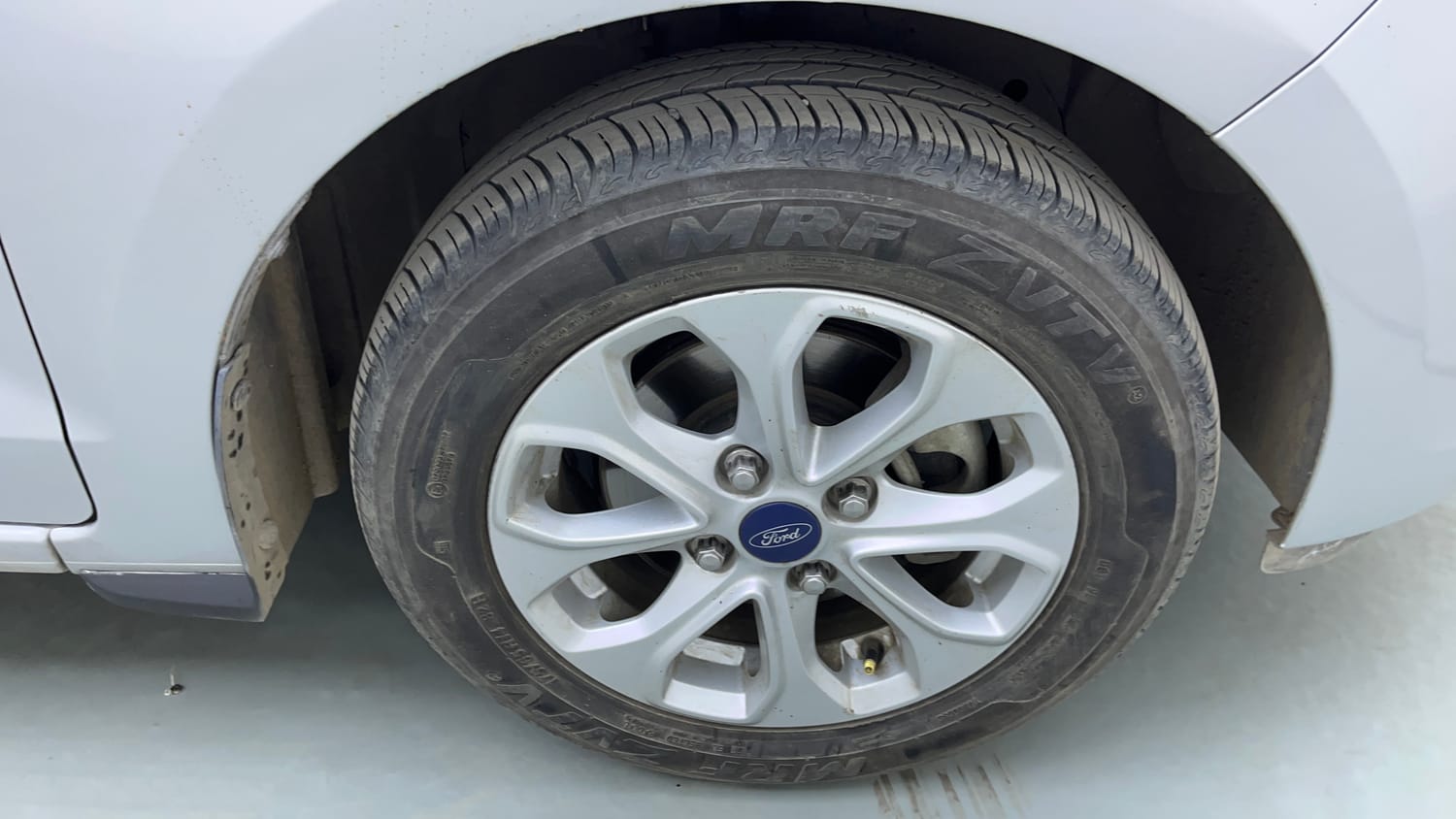 Used 2016 Ford Figo Titanium 1.2 Ti-VCT Petrol Manual tyres RIGHT FRONT TYRE RIM VIEW