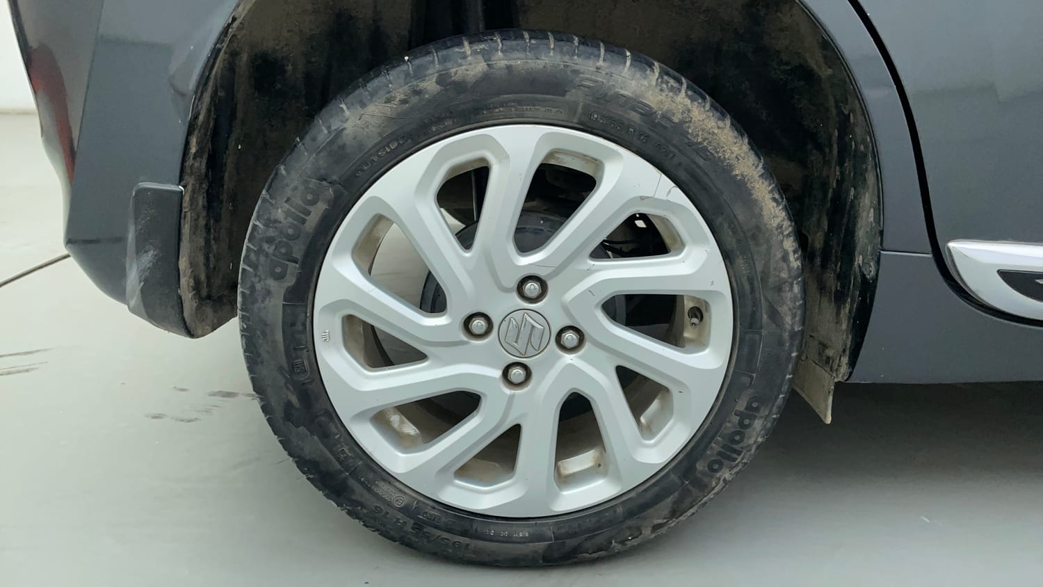 Used 2023 Maruti Suzuki Baleno Zeta MT CNG Cng Manual tyres RIGHT REAR TYRE RIM VIEW