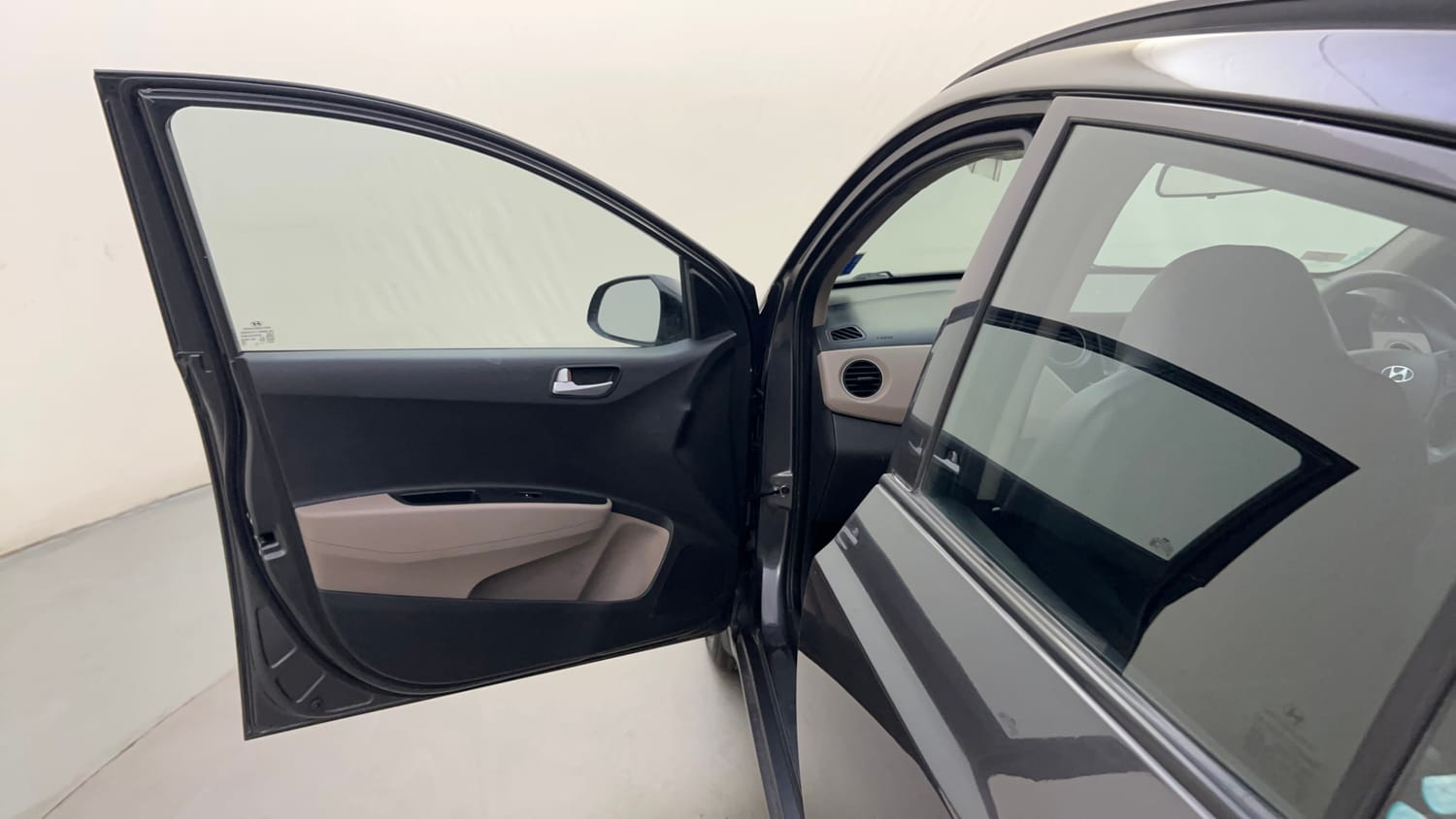 Used 2020 Hyundai Grand i10 Sportz 1.2 Kappa VTVT Petrol Manual interior LEFT FRONT DOOR OPEN VIEW