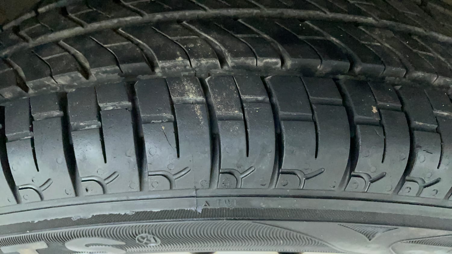 Used 2017 Maruti Suzuki Wagon R LXI Petrol Manual tyres RIGHT FRONT TYRE TREAD VIEW