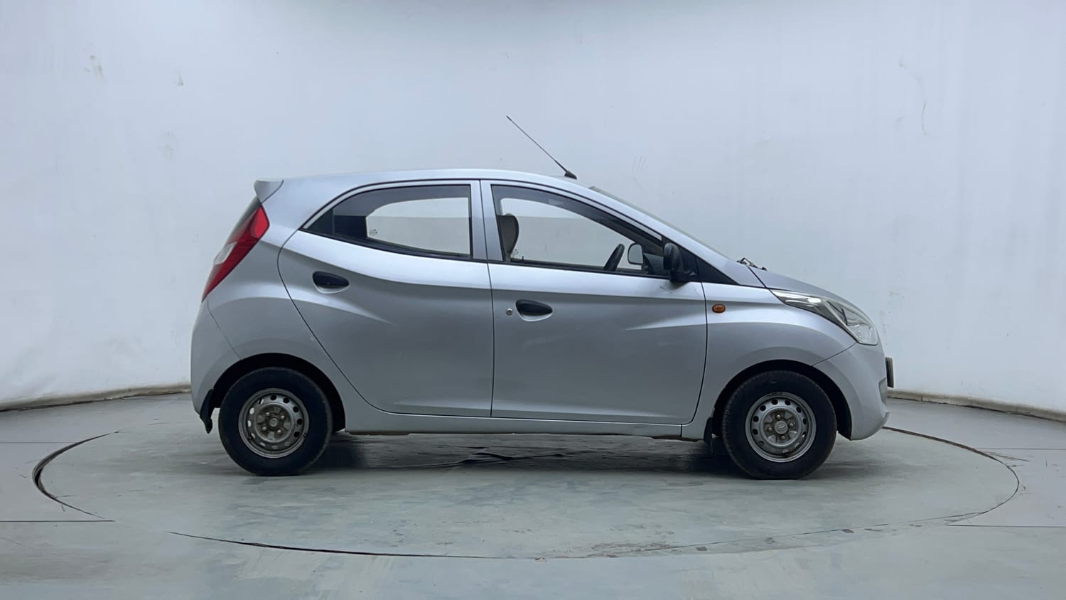 Used 2015 Hyundai Eon D-Lite + Petrol Manual exterior RIGHT SIDE VIEW