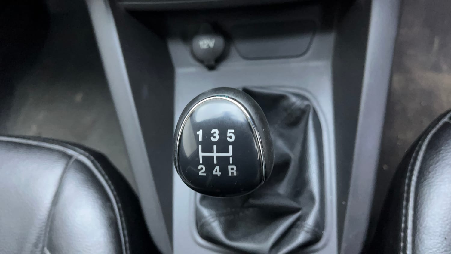 Used 2016 Ford Figo Titanium 1.2 Ti-VCT Petrol Manual interior GEAR  KNOB VIEW