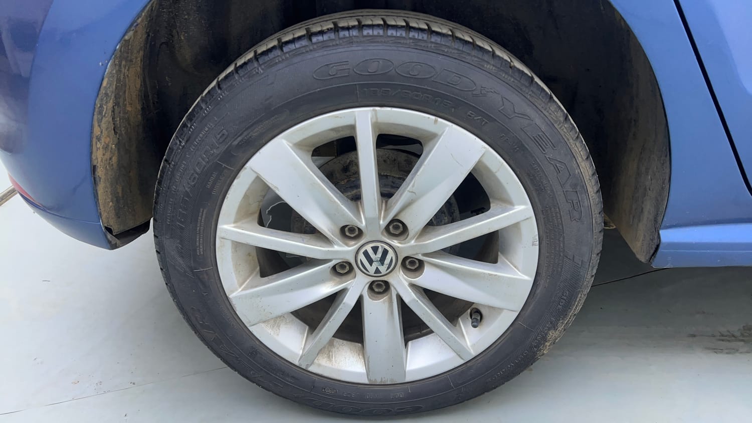 Used 2017 Volkswagen Polo Highline1.2L (P) Petrol Manual tyres RIGHT REAR TYRE RIM VIEW