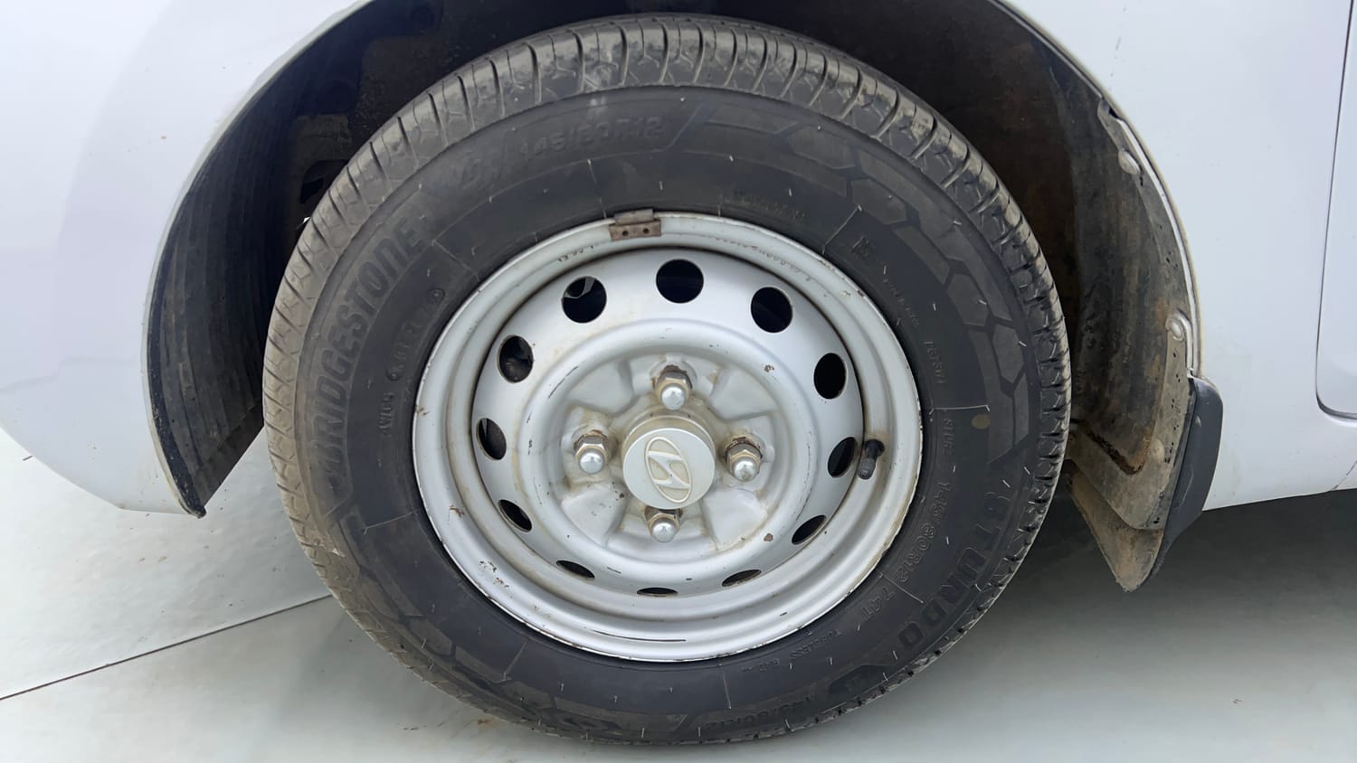 Used 2015 Hyundai Eon D-Lite + Petrol Manual tyres LEFT FRONT TYRE RIM VIEW