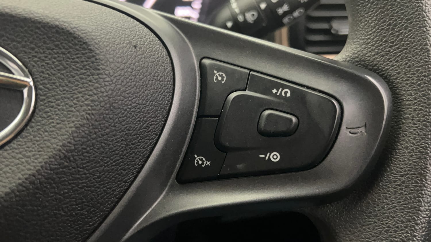 Used 2022 Tata Punch Accomplished Dazzle Pack MT Petrol Manual top_features Cruise control