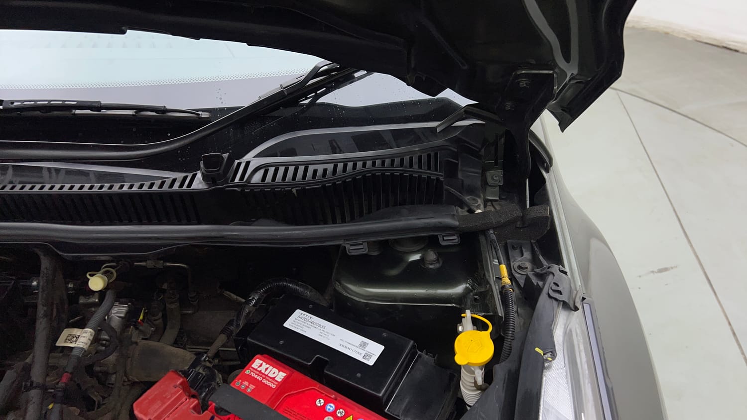 Used 2023 Tata Nexon XM Plus (S) Petrol Manual engine ENGINE LEFT SIDE HINGE & APRON VIEW