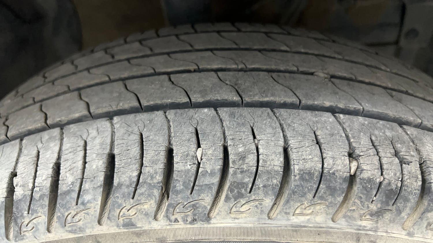Used 2022 Toyota Urban Cruiser Mid Grade AT Petrol Automatic tyres RIGHT FRONT TYRE TREAD VIEW
