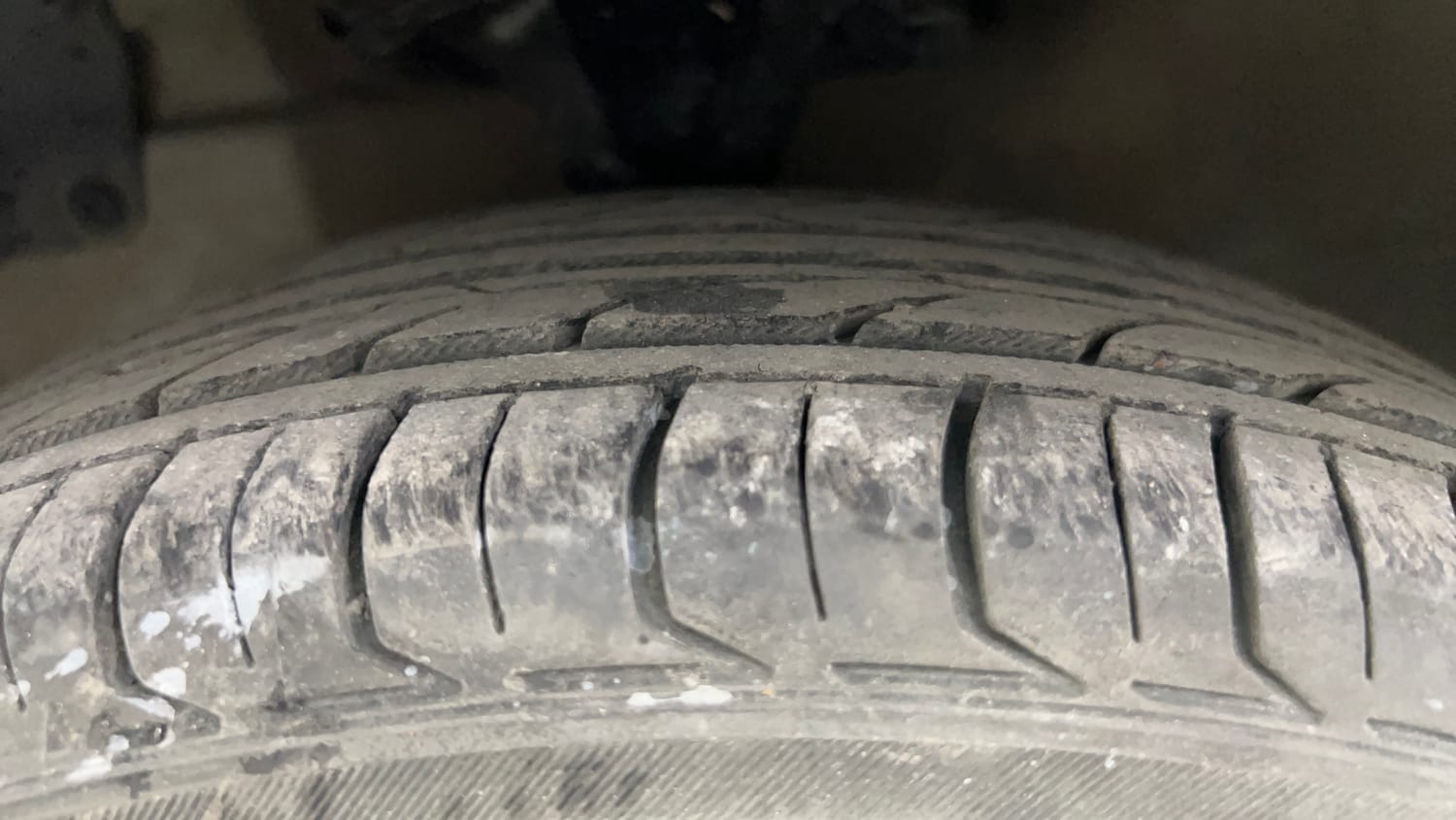 Used 2016 Hyundai Eon Magna Petrol Manual tyres LEFT FRONT TYRE TREAD VIEW